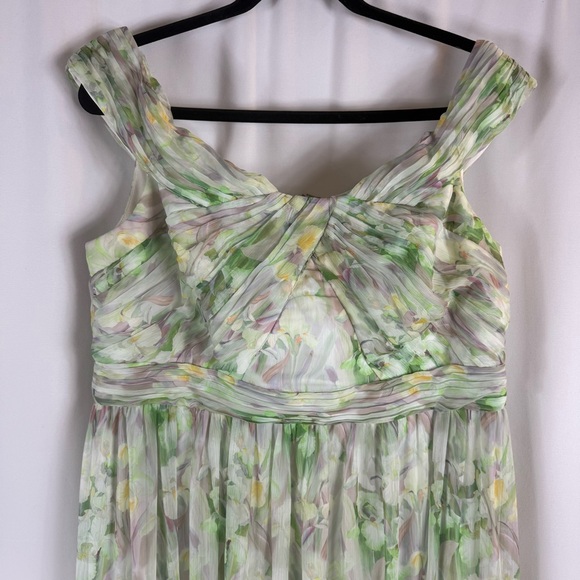 Adrianna Papell
Off-the-Shoulder Chiffon Gown Size: USA 14 Color: multicolor - Picture 8 of 17